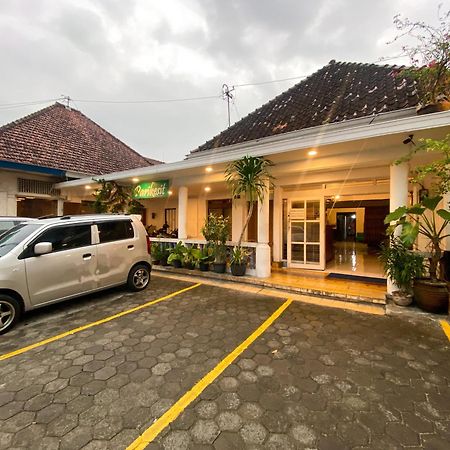 Parikesit Guest House Yogyakarta Kültér fotó