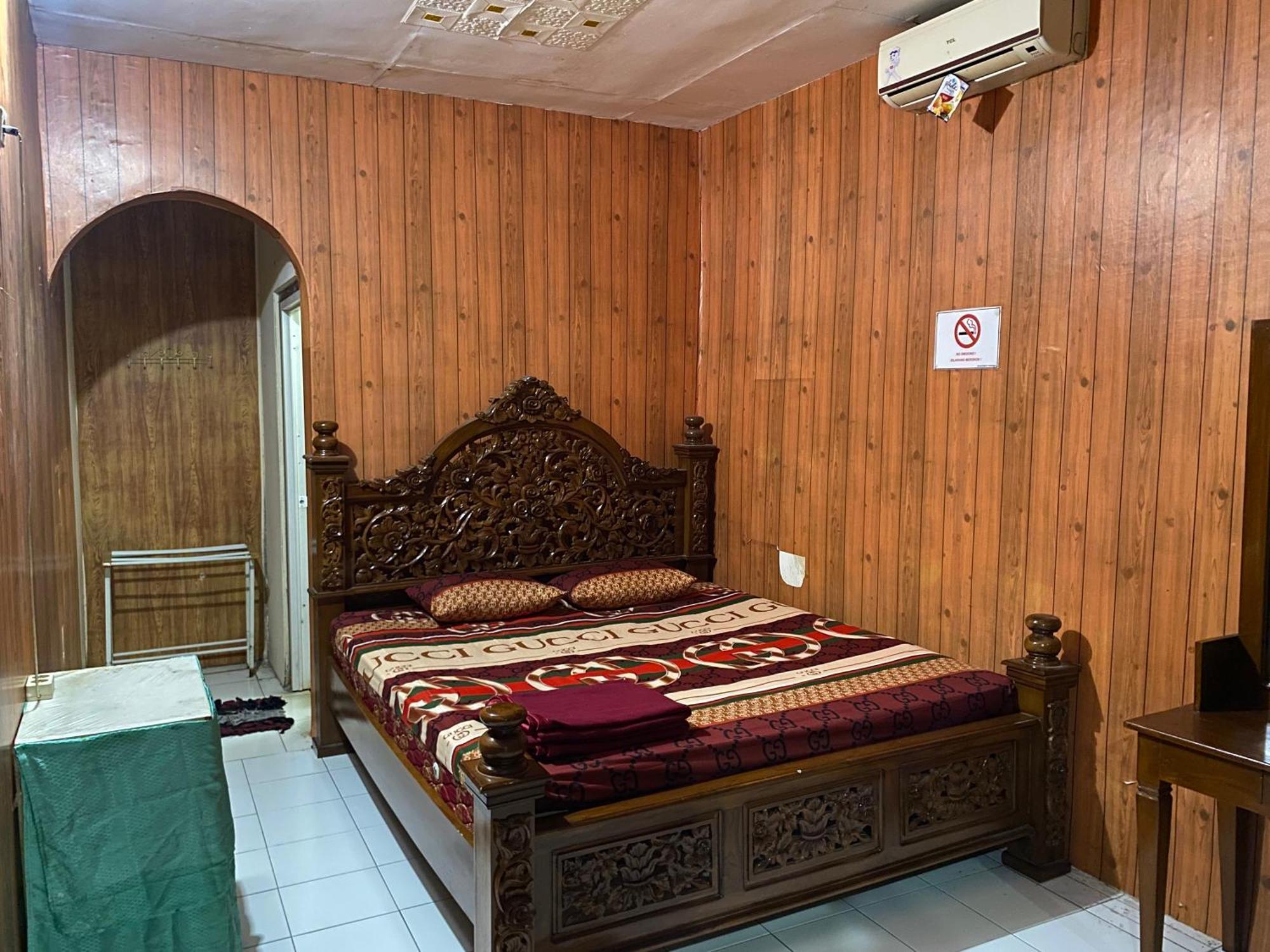 Parikesit Guest House Yogyakarta Kültér fotó