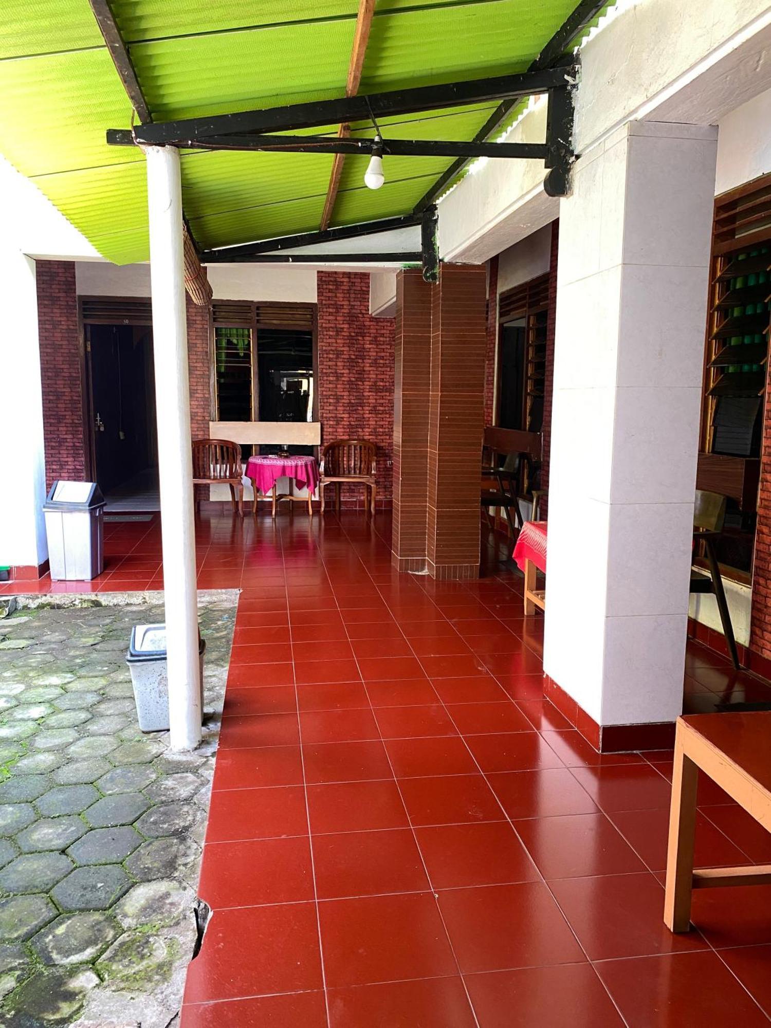Parikesit Guest House Yogyakarta Kültér fotó