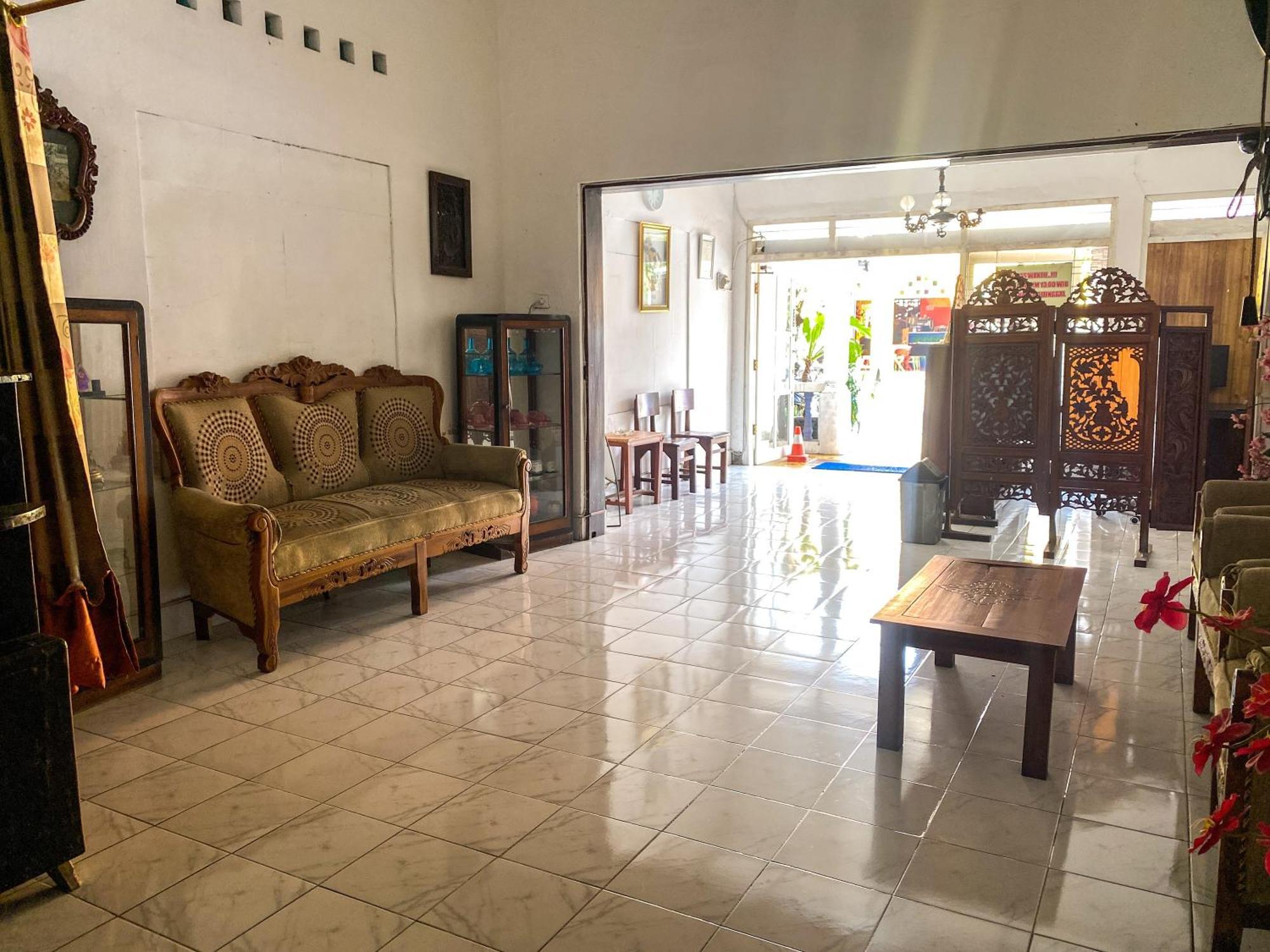 Parikesit Guest House Yogyakarta Kültér fotó