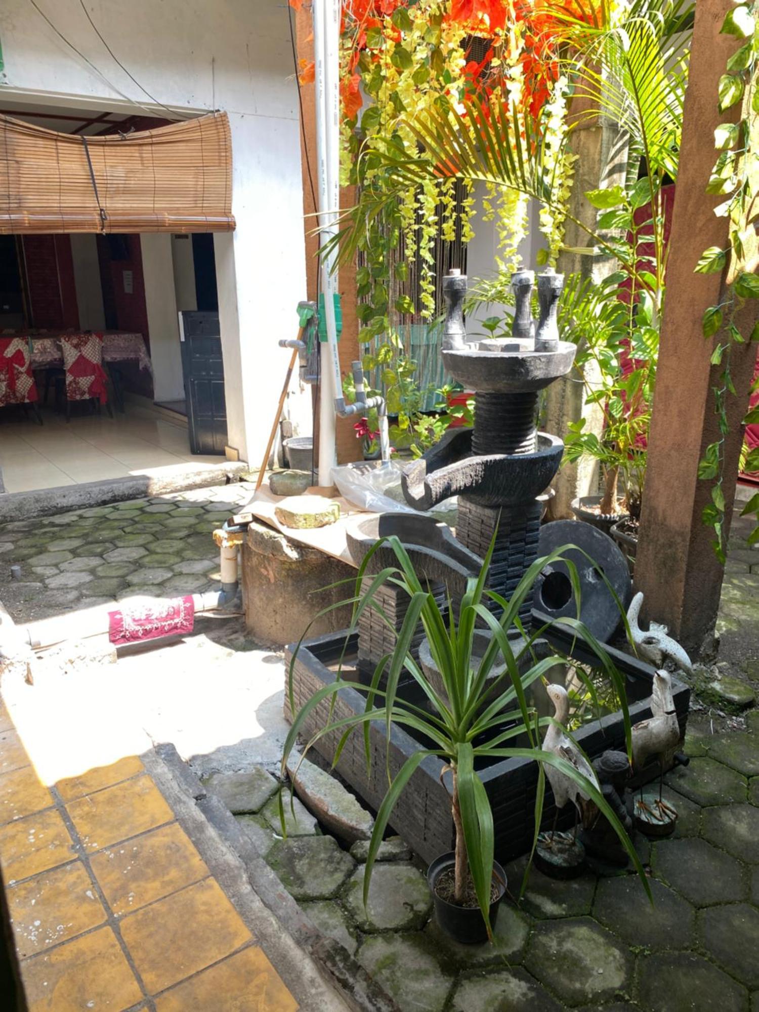 Parikesit Guest House Yogyakarta Kültér fotó