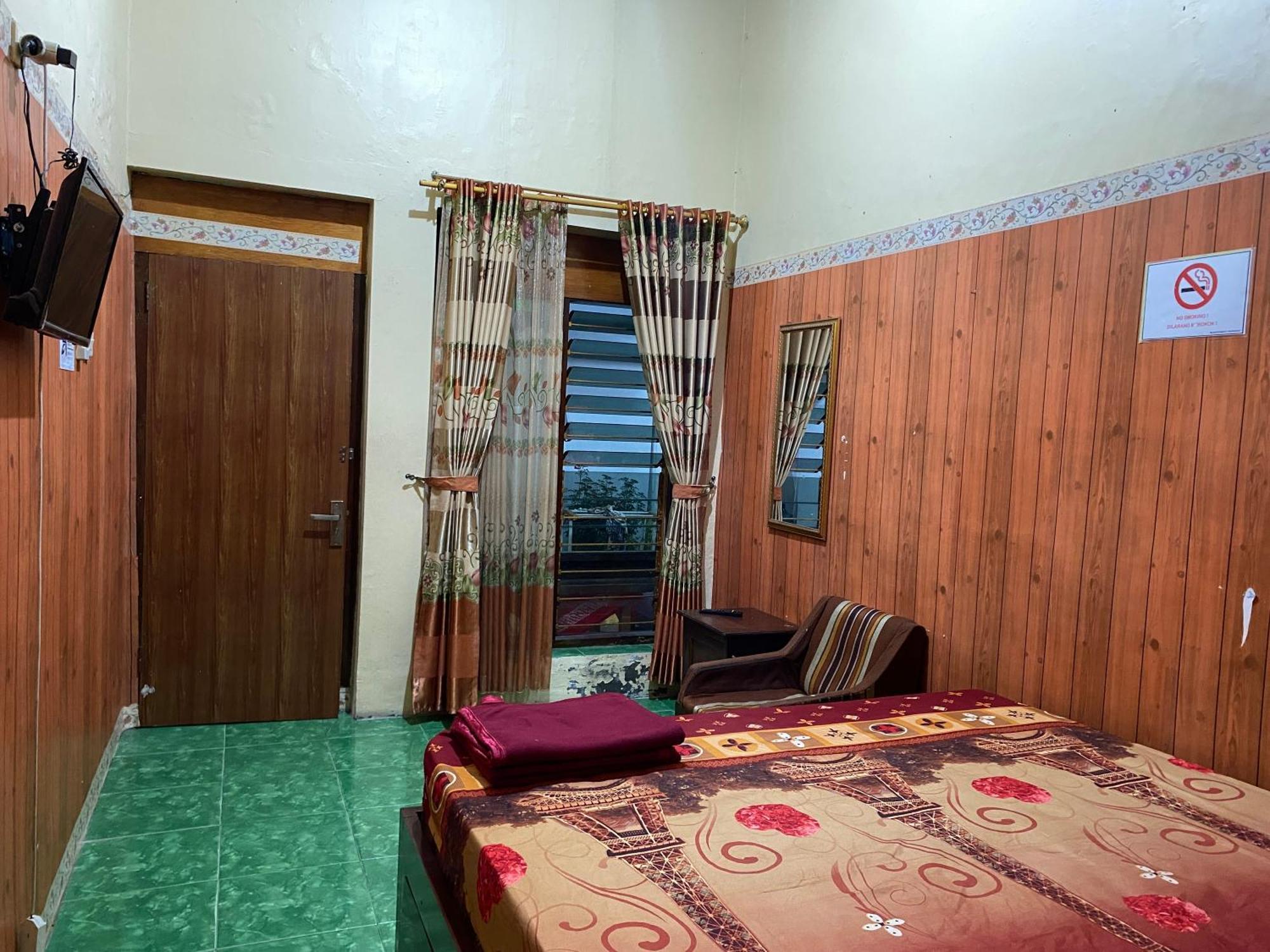 Parikesit Guest House Yogyakarta Kültér fotó