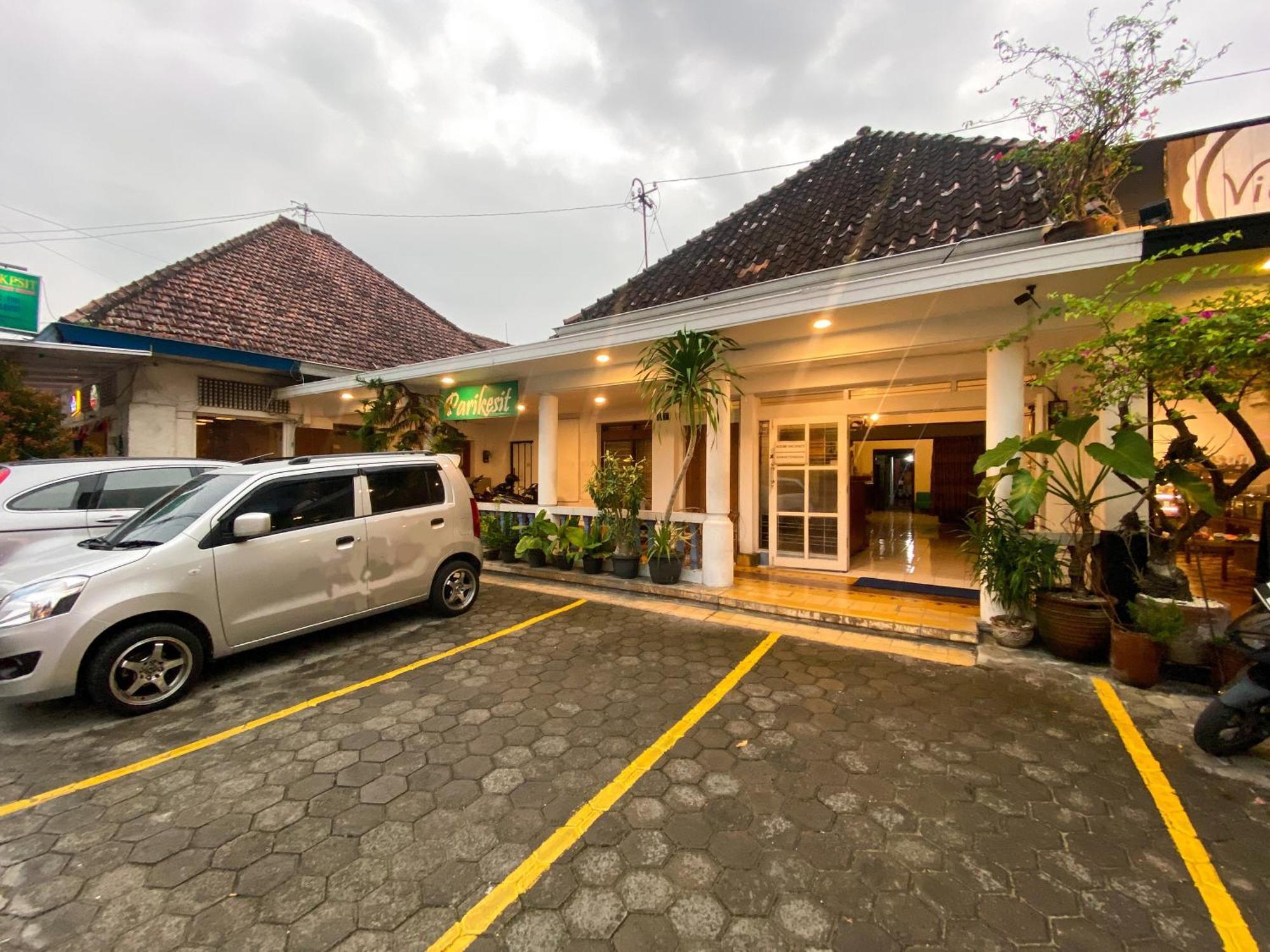 Parikesit Guest House Yogyakarta Kültér fotó