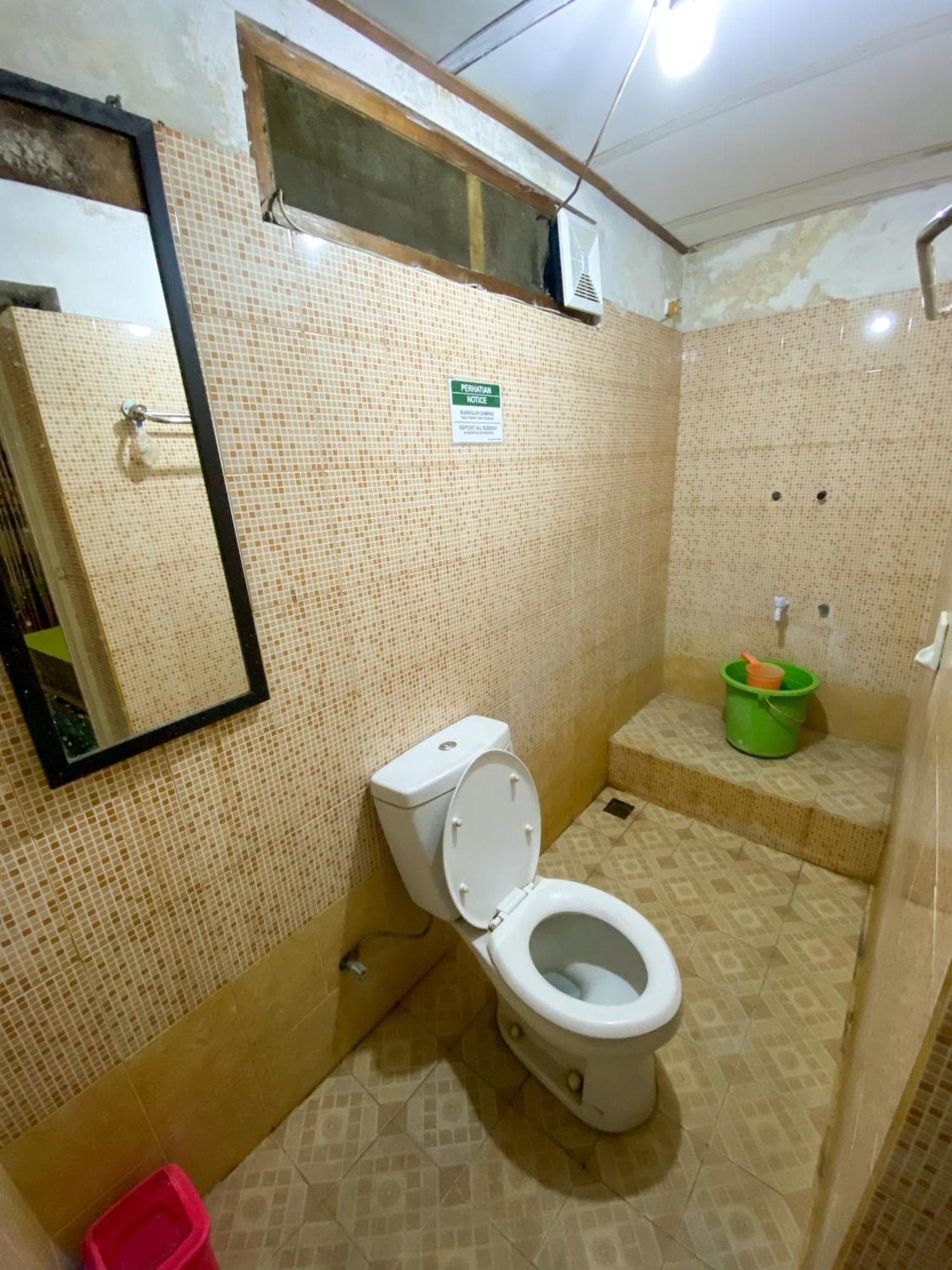 Parikesit Guest House Yogyakarta Kültér fotó