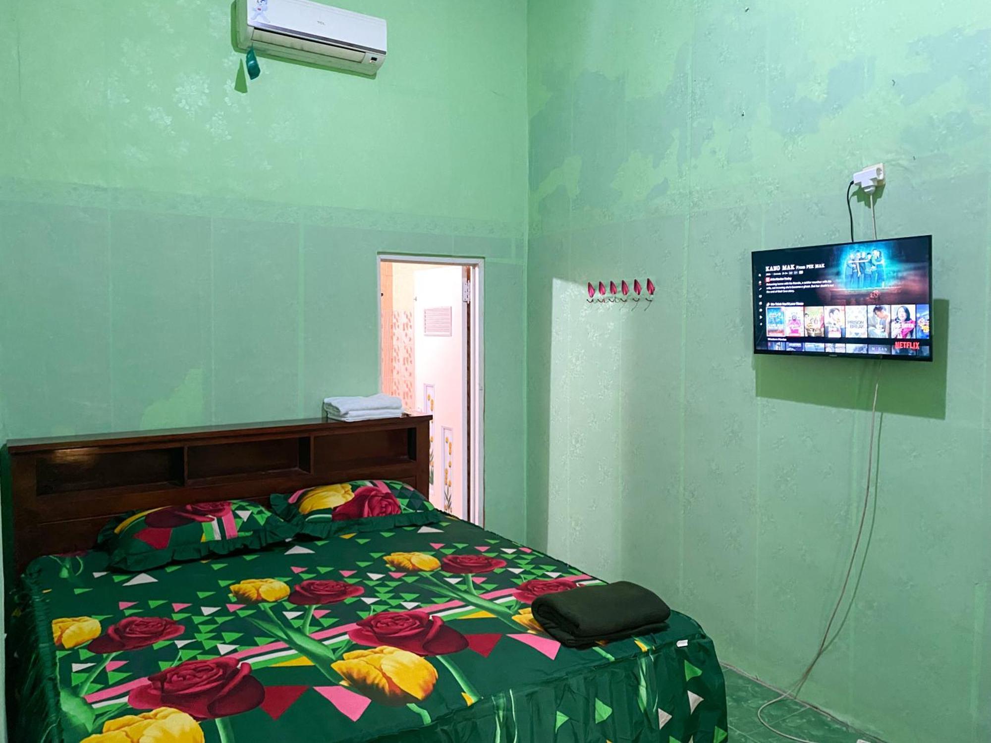 Parikesit Guest House Yogyakarta Kültér fotó